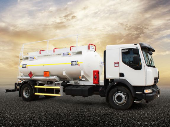 La citerne sur camion porteur est conçue et réalisée pour la distribution des hydrocarbures conformément aux normes ADR. Sa contenance peu